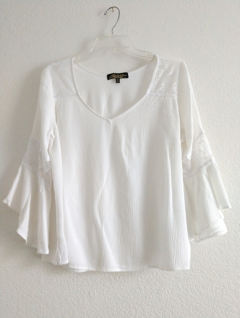 Absolutely Famous Pretty White Shirt Boho Cottagecore Romantic Medium Chest 38"